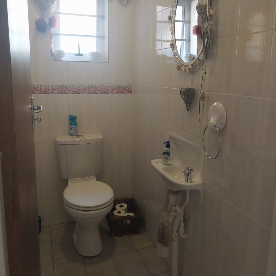 5 Bedroom Property for Sale in El Toro Park Northern Cape